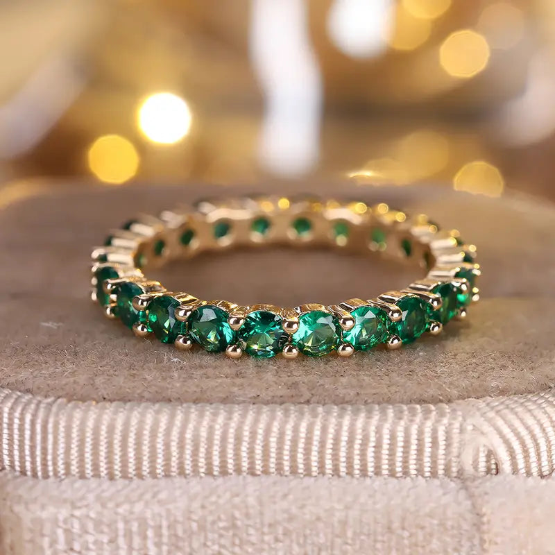 Zachte gouden ring met verfijnde details