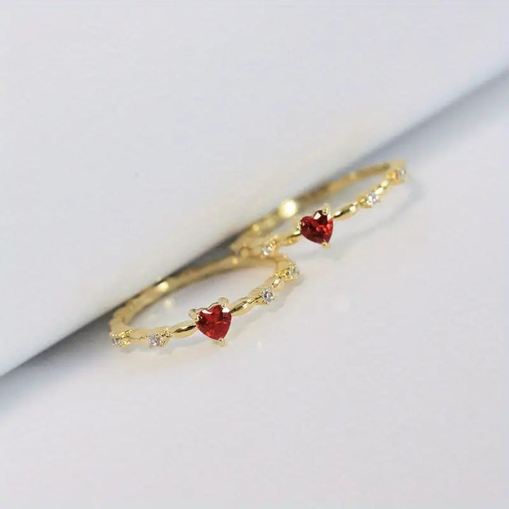Verfijnde gouden ring met een subtiele hartvorm
