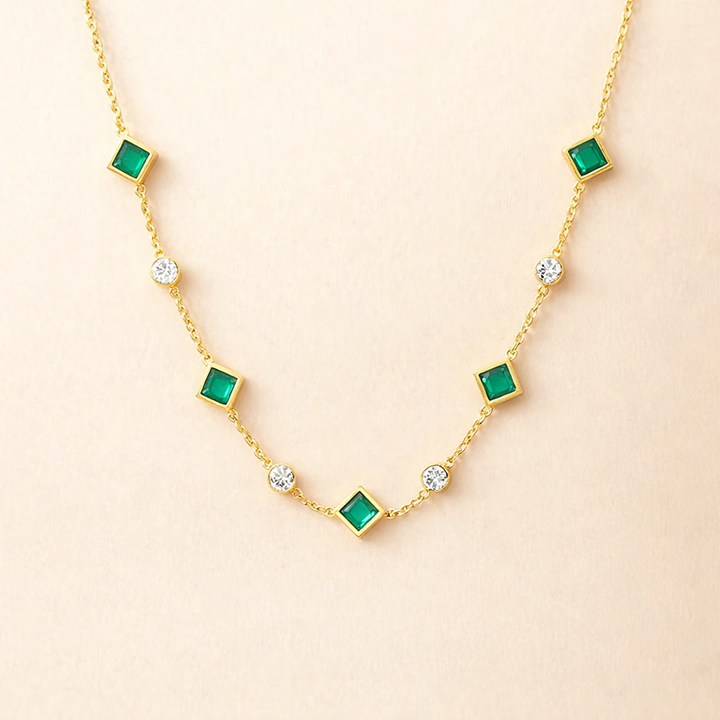 Elegante gouden ketting met subtiele bloem