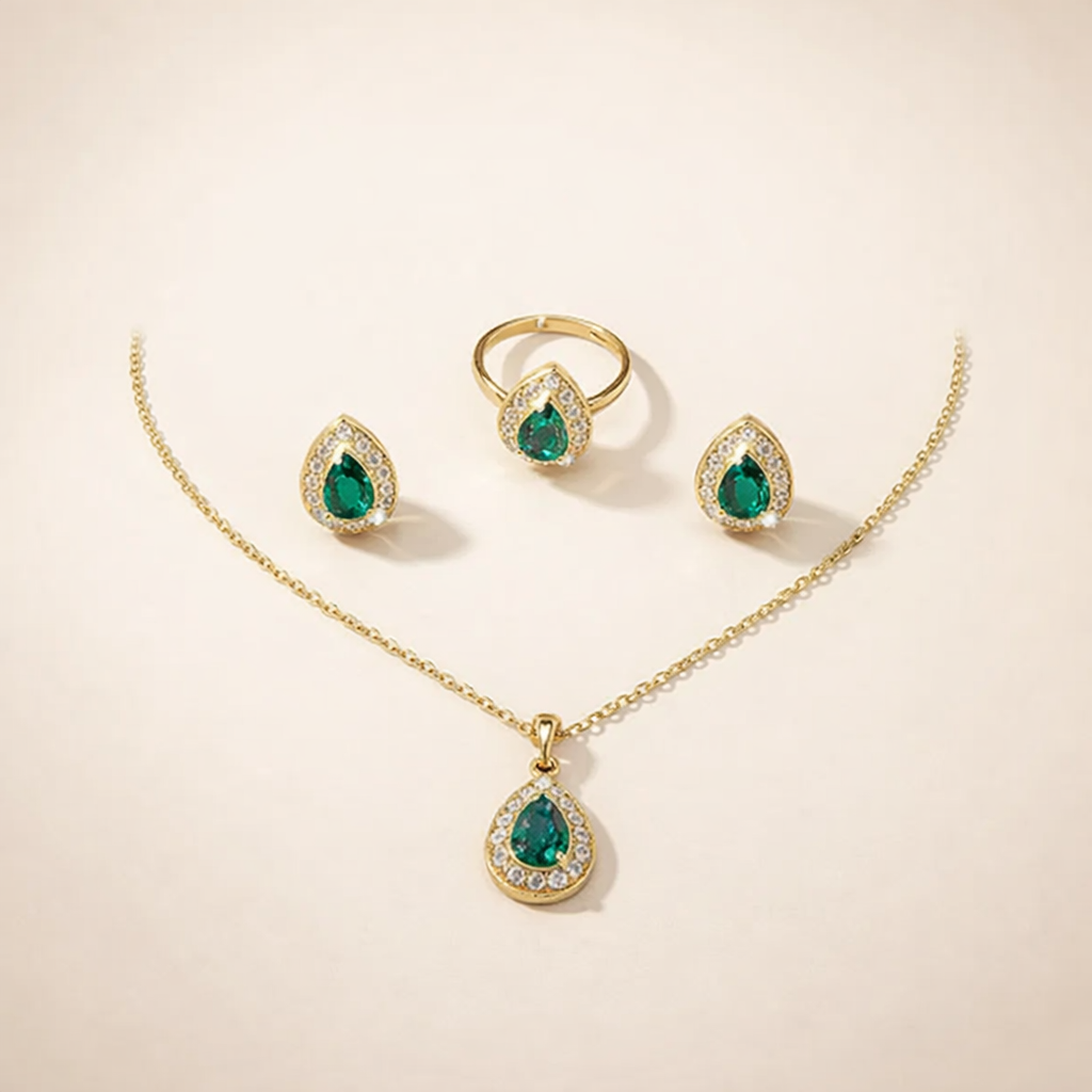 Elegante gouden ketting met subtiele glazen details