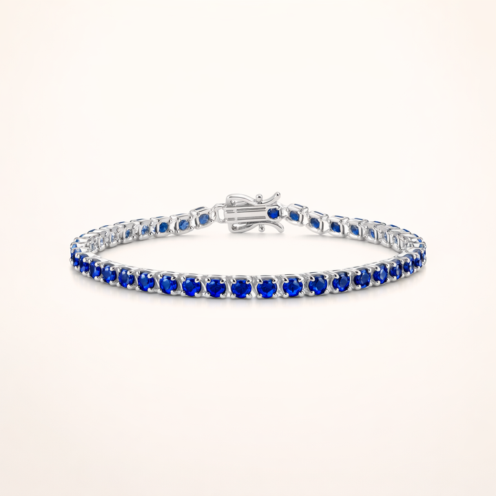 Elegante witgouden tennisarmband met saffieren details