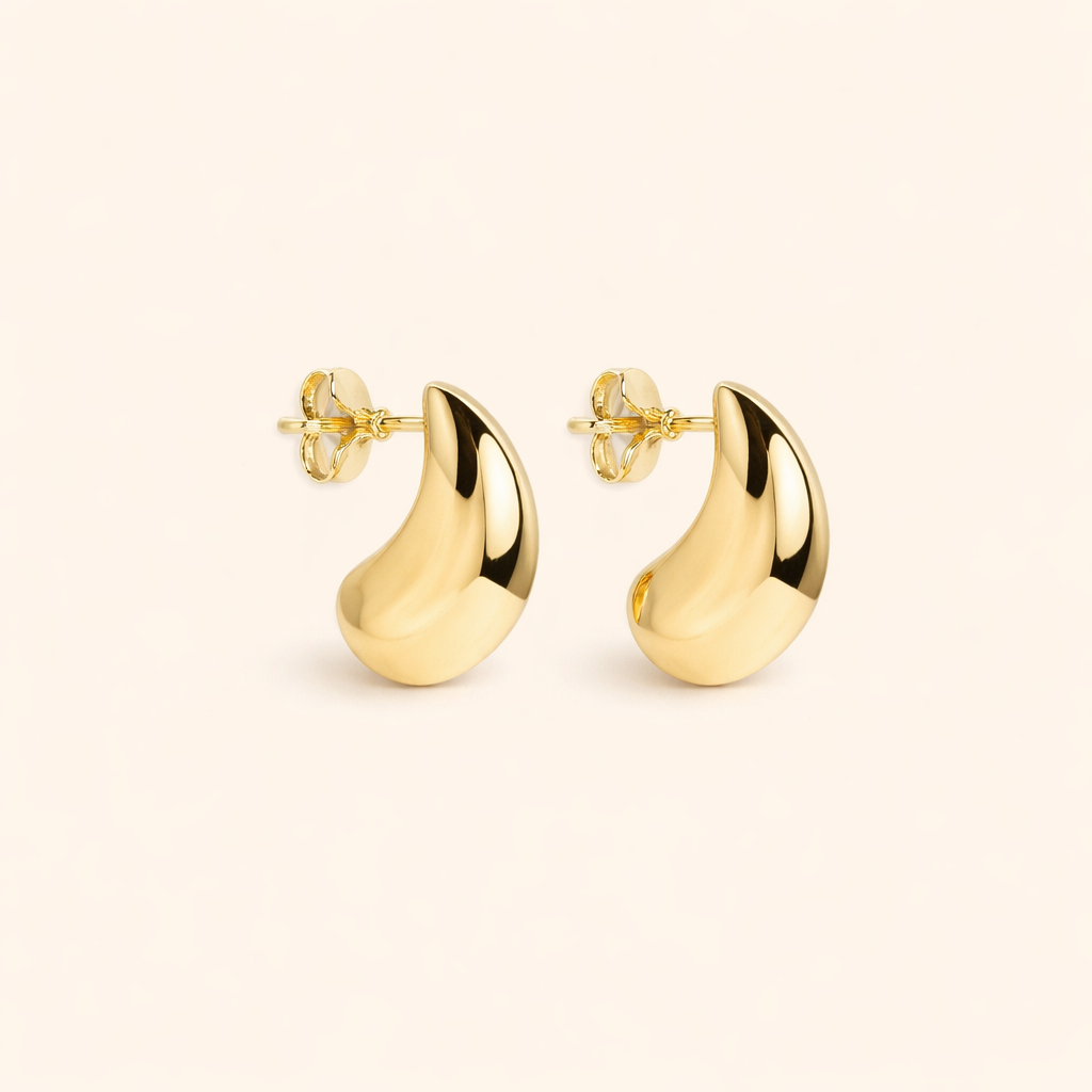 Elegante oorbellen van wit goud met subtiele hangende elementen