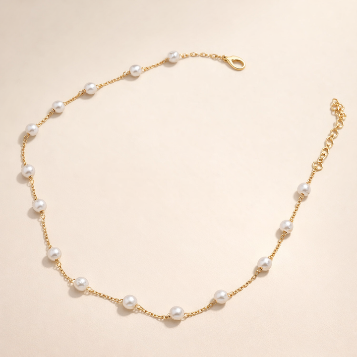 Minimalistische gouden ketting met subtiele zirkonia steentjes