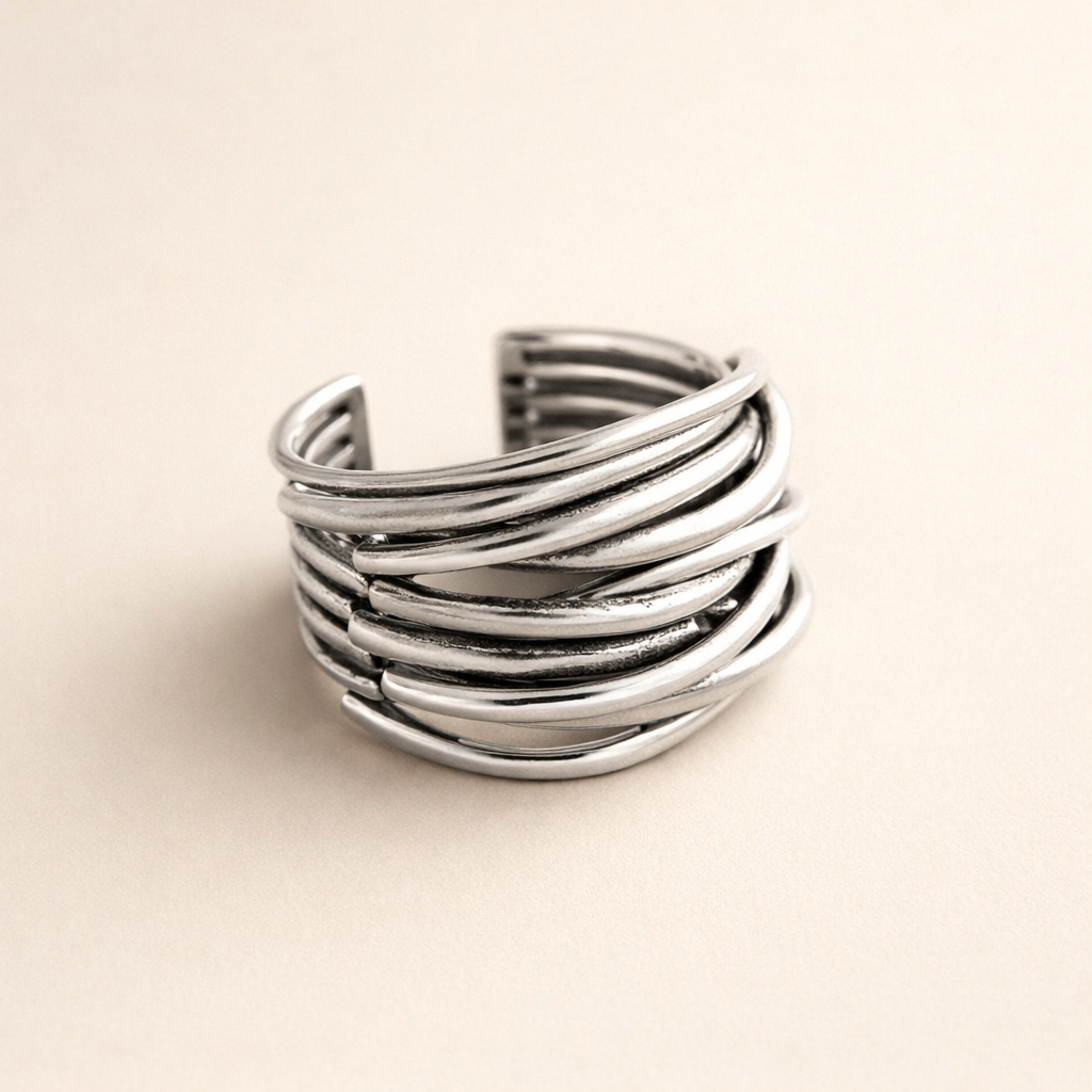 Verfijnde zilveren ring met gelaagde details