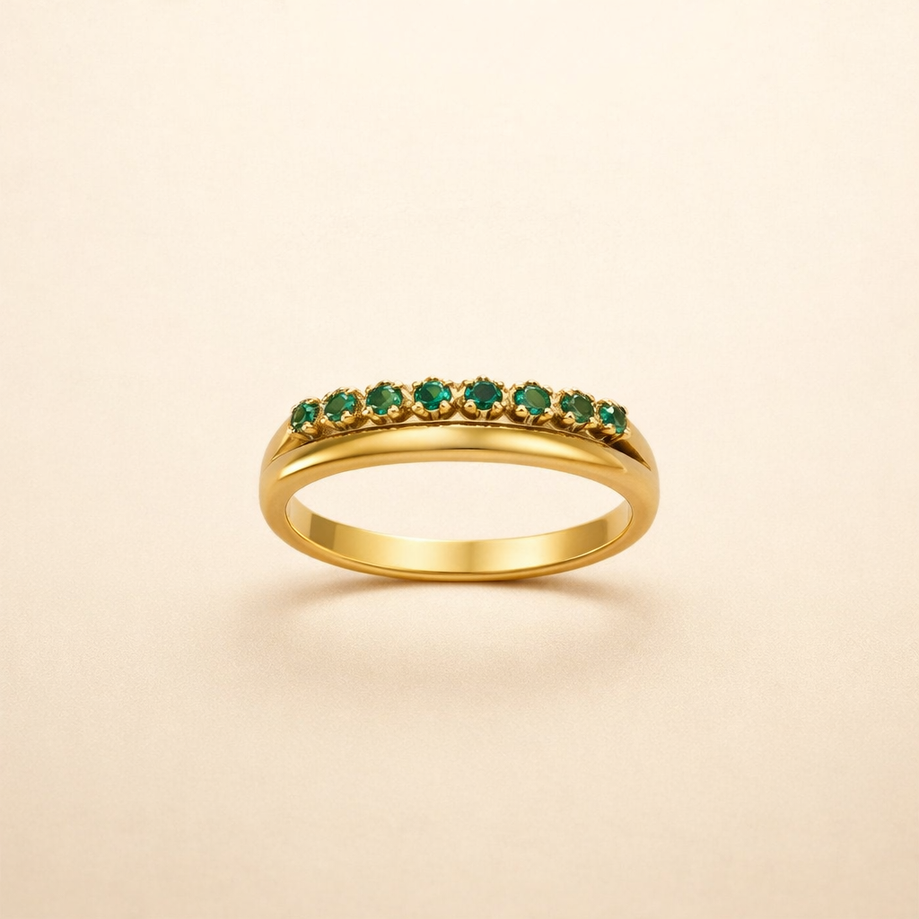 Elegante, smaragdgroene ring met verfijnde lagen