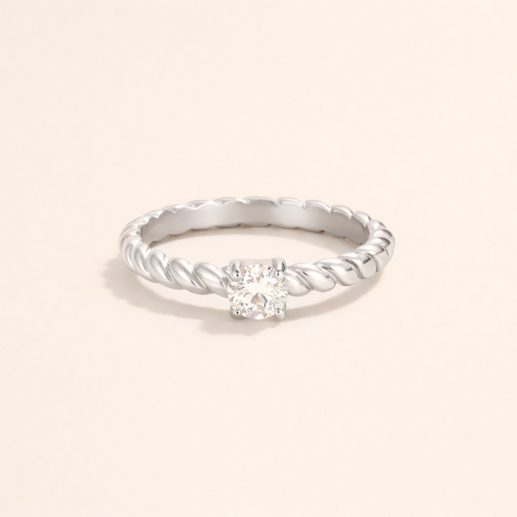 Elegante zilveren ring met verfijnde kristallen details
