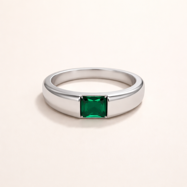 Verfijnde zilveren ring met smaragd detail