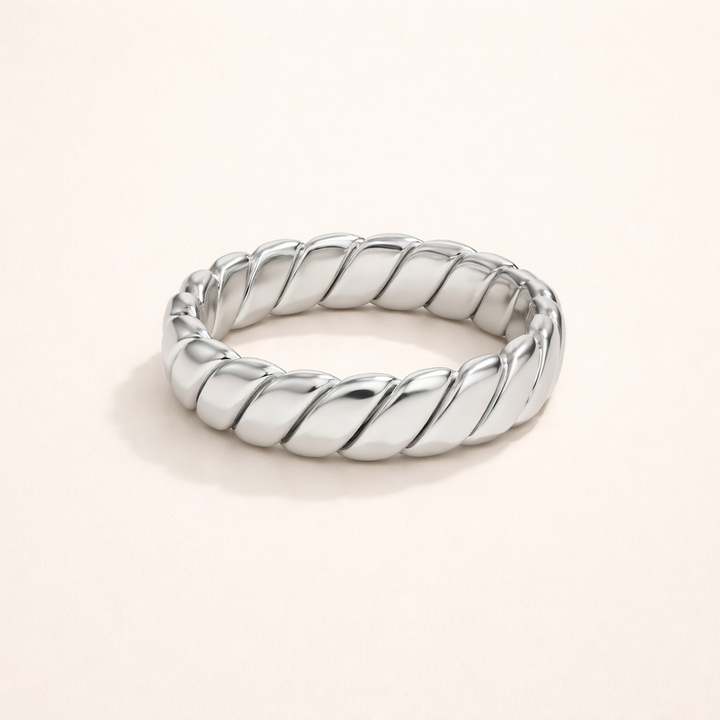 Elegante zilveren ring met een verfijnde twist