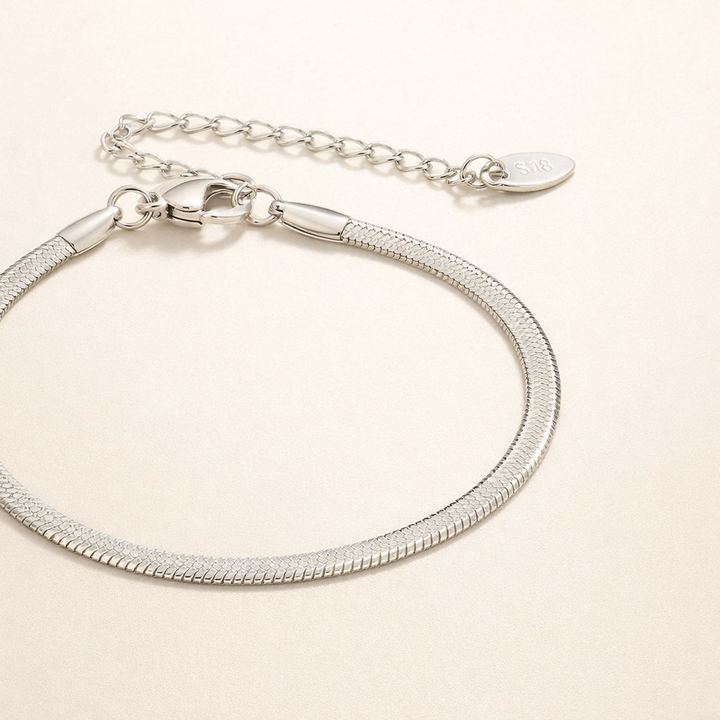 Elegante zilveren armband met slangenmotief