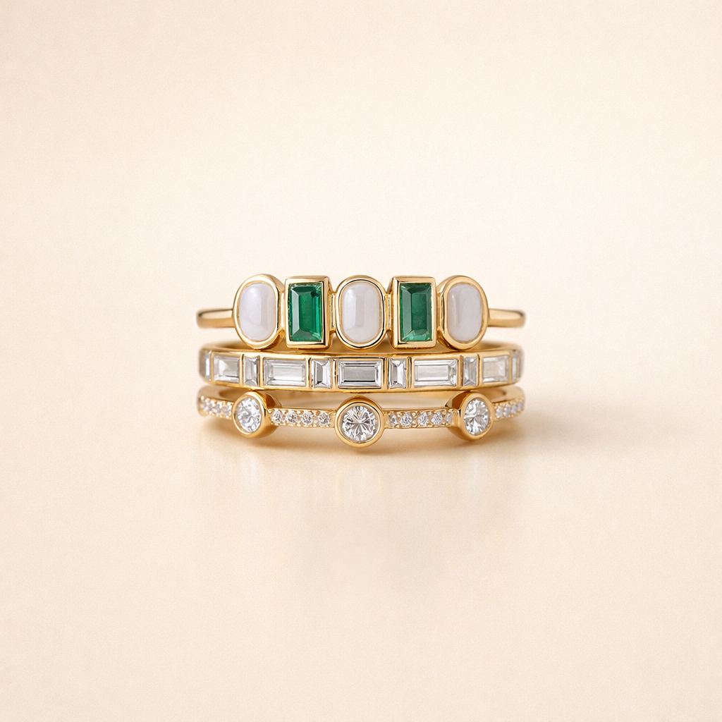 Elegante zilveren ring met witte en groene opaal