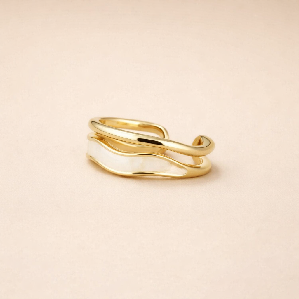 Gelaagde ring van zilver met verfijnde details