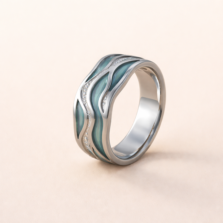Zilveren ring met golvend design en turquoise accenten