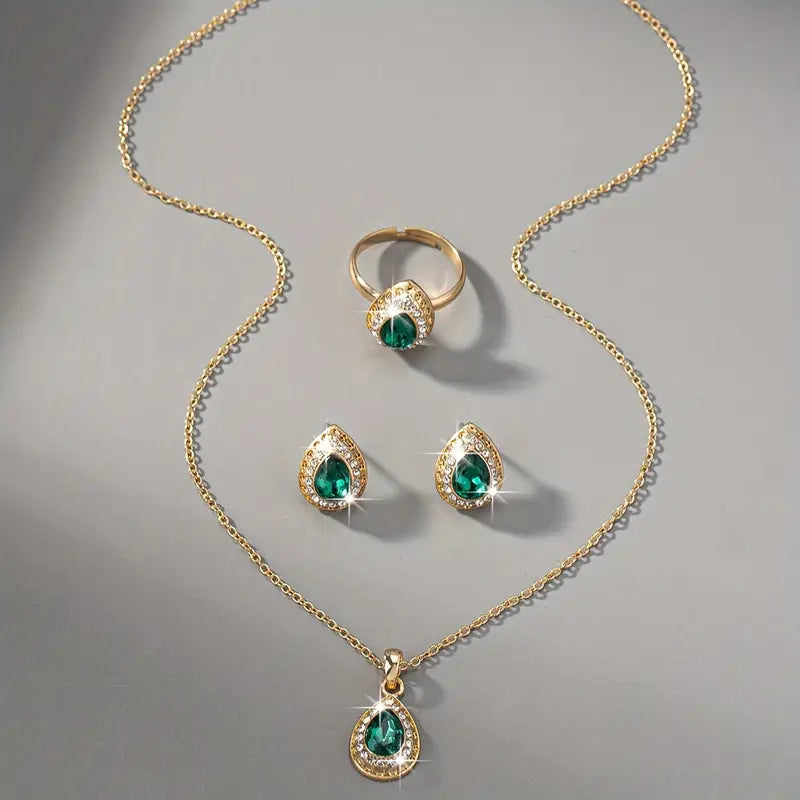 Elegante gouden ketting met subtiele glazen details