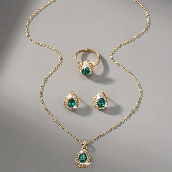 Elegante gouden ketting met subtiele glazen details