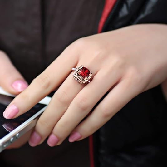 Elegante roségouden ring met zirkonia halo