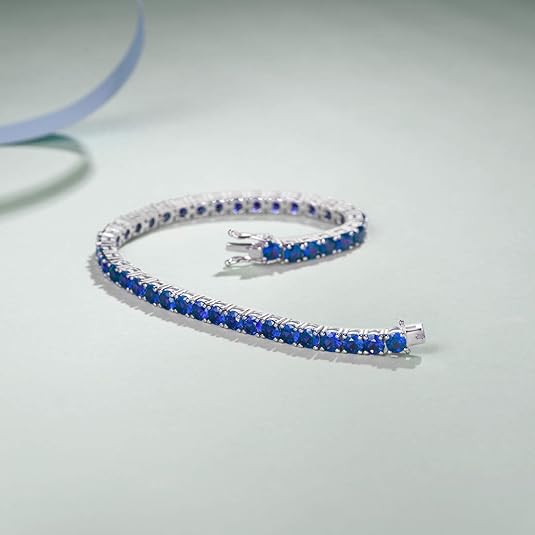 Elegante witgouden tennisarmband met saffieren details