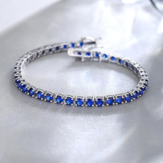 Elegante witgouden tennisarmband met saffieren details