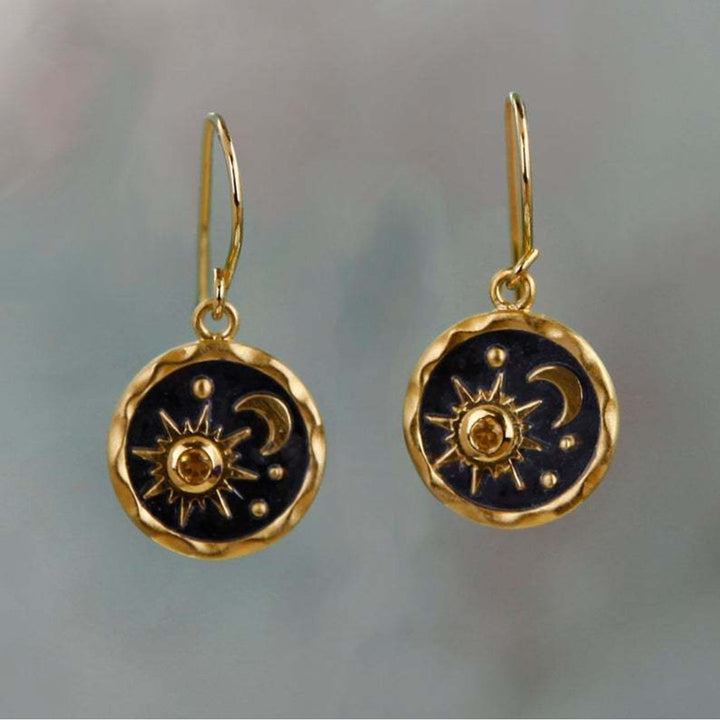 Boho oorbellen met zon en maan ontwerp