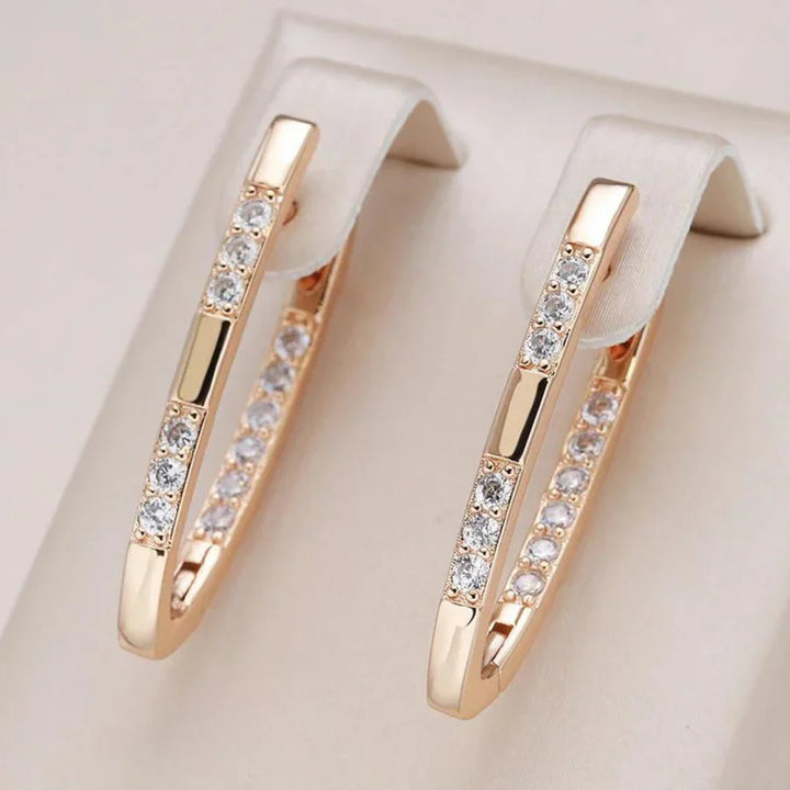 Elegante oorbellen van wit goud met sprankelende zirkonia