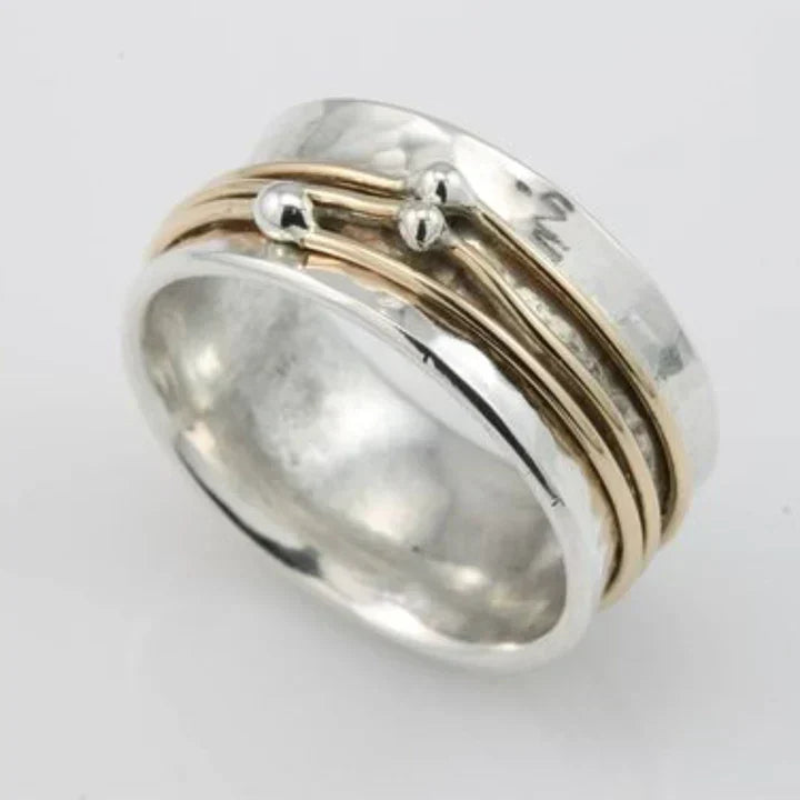 Elegante gelaagde ring van gemengd goud en zilver