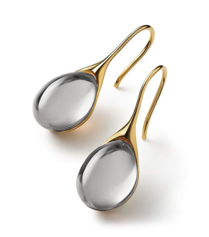 Elegante oorbellen van goud met sprankelende kristallen