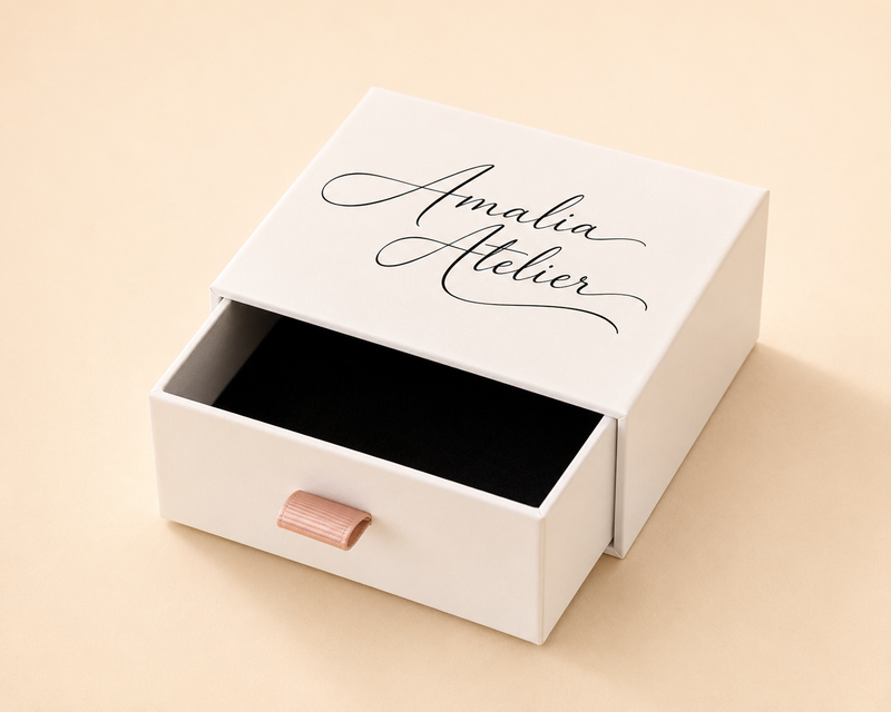Verfijnde ring van zilver met draaiend hartje.