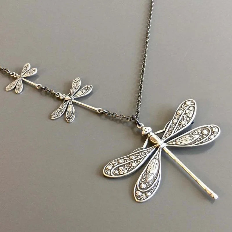 Vintage Libelle Halsketting – Symbool van Verandering, Licht & Vrijheid