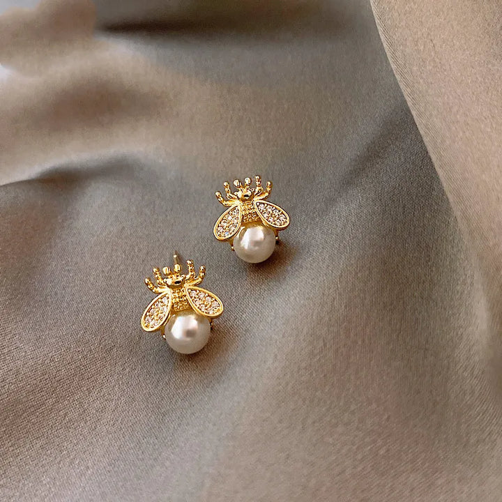 Honingbij Parel Stud Oorbellen – Elegante Gouden Sieraden voor Vrouwen