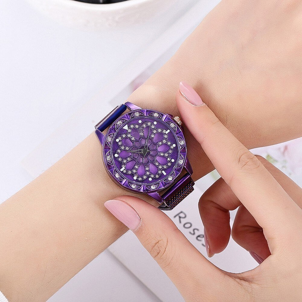 Elegante horloge met bloem motief