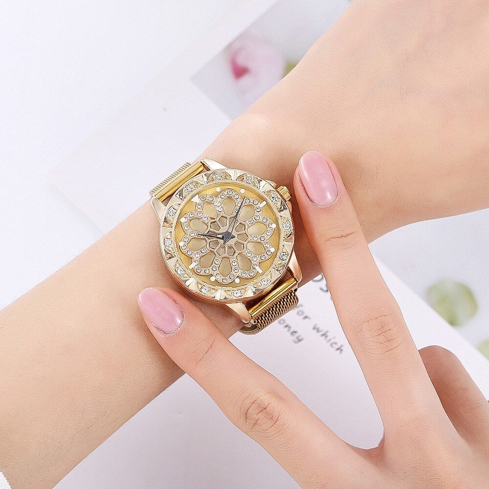 Elegante horloge met bloem motief