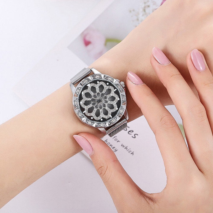 Elegante horloge met bloem motief