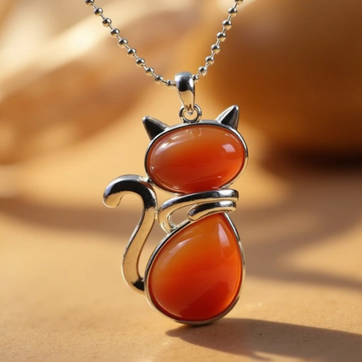 Elegante halsketting van natuurlijke stenen met kattenhanger