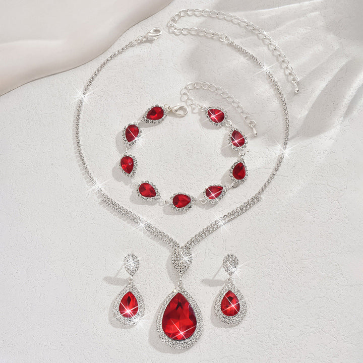Elegante witgouden ketting met subtiele zirkonia details