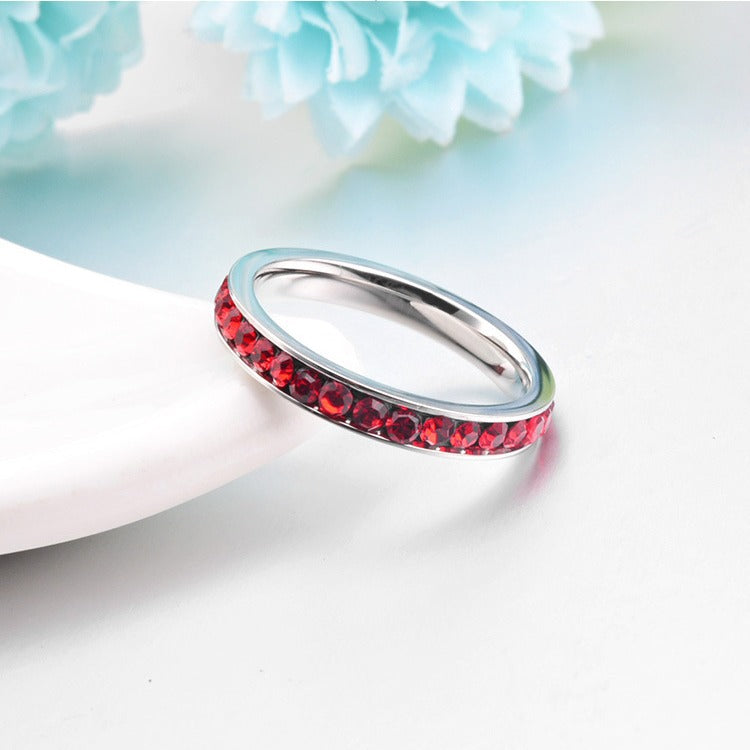 Eindeloze ring van wit goud met subtiele zirkonia details