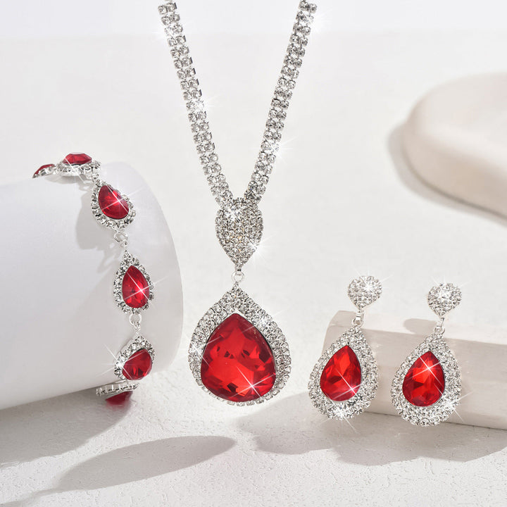 Elegante witgouden ketting met subtiele zirkonia details