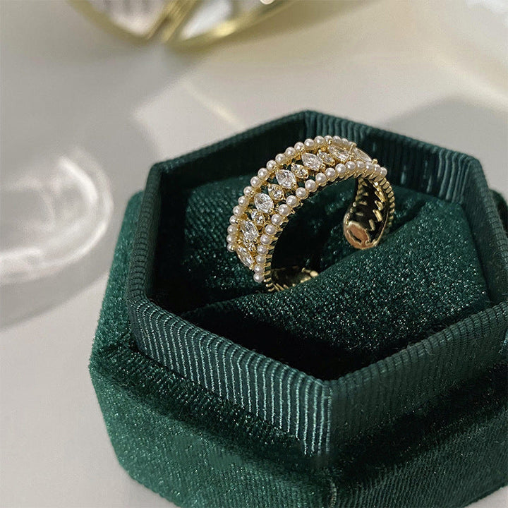 Elegante gouden ring set met verfijnde details