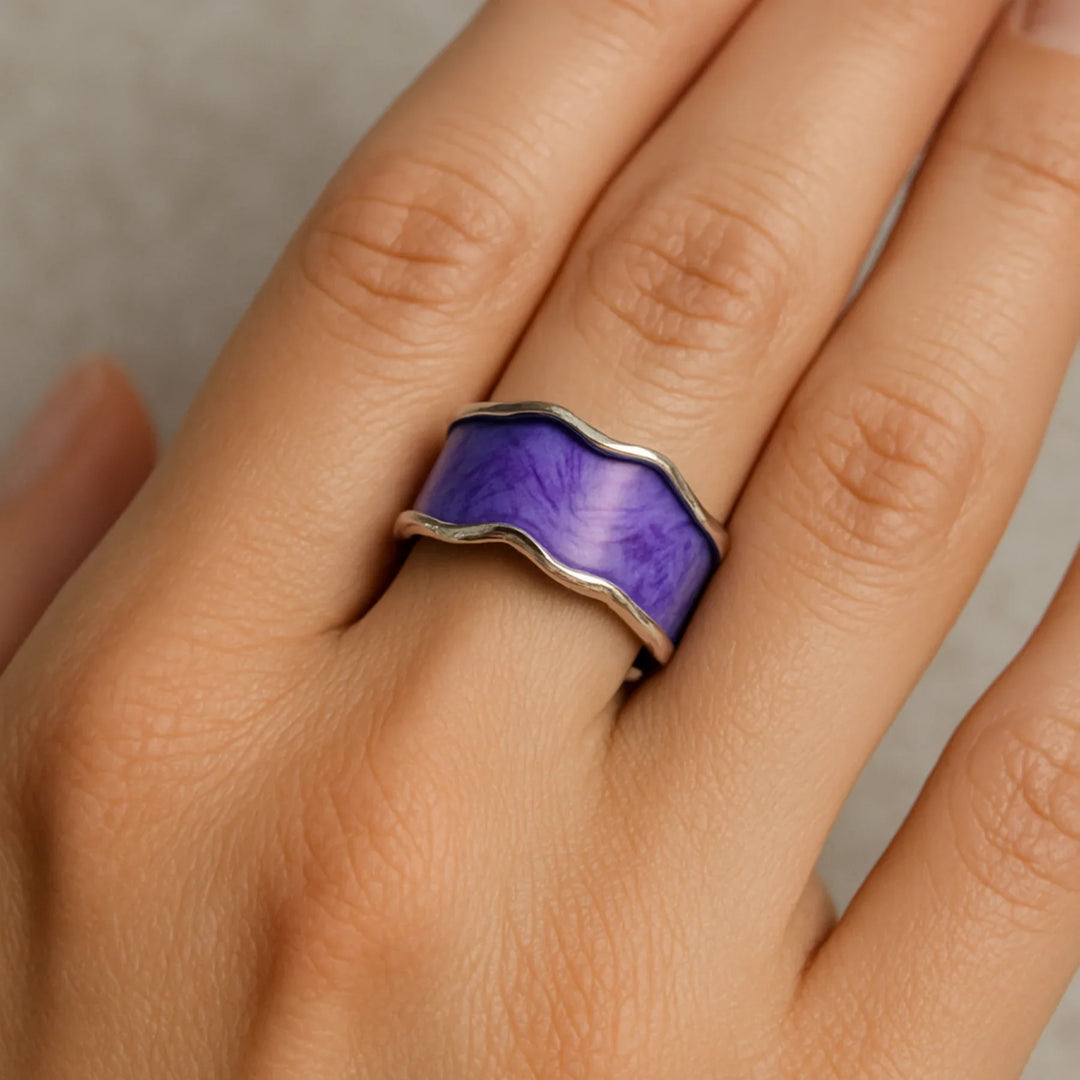 Elegante zilveren ring met golvende details