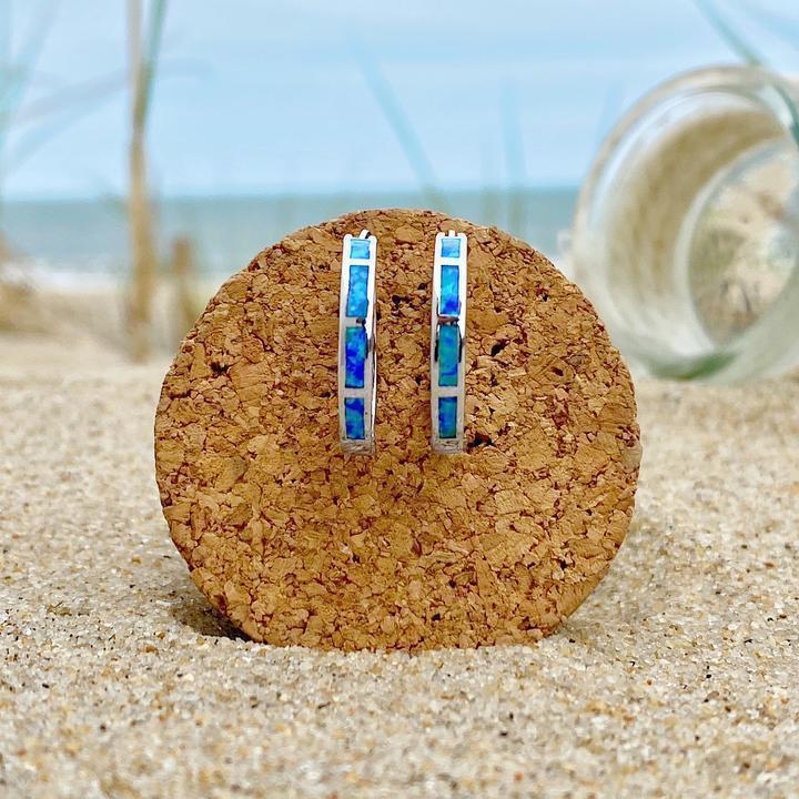 Elegante zilveren oorbellen met opaal in oceaanstijl