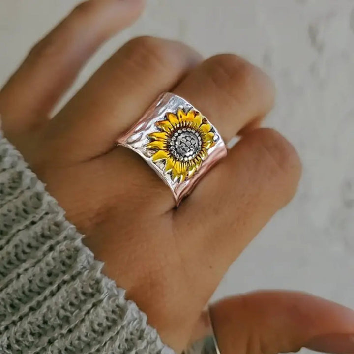 Zilveren ring met zonnebloemontwerp