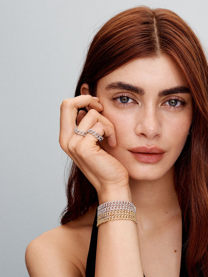 Elegante gouden armband met moissaniet details