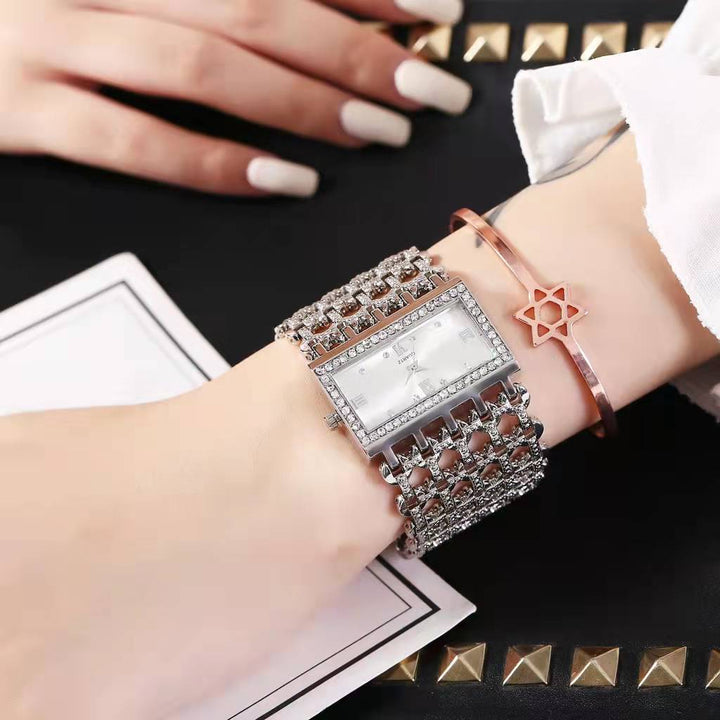 Minimalistische roségouden horloge met subtiele schakelketting