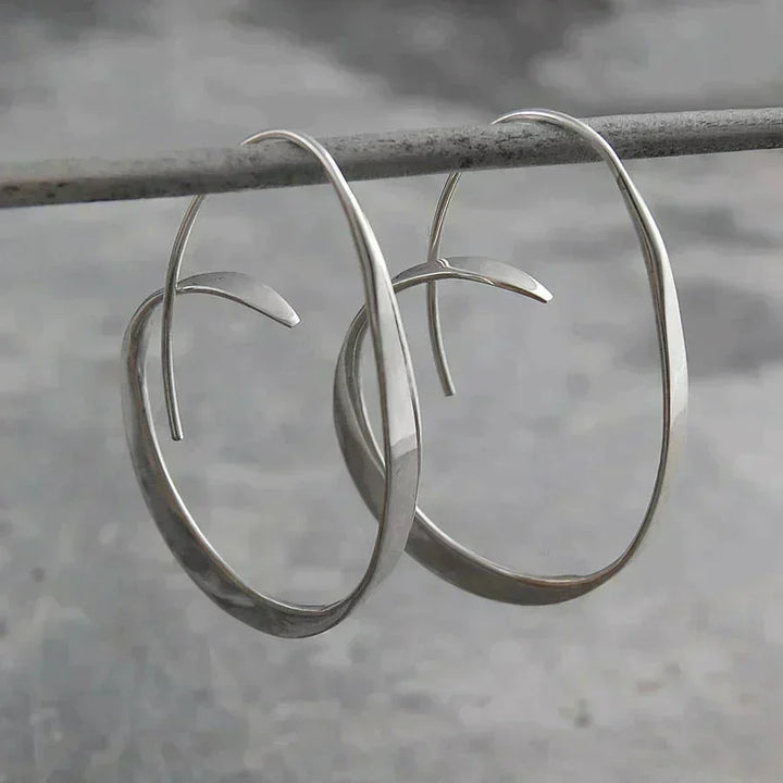 Elegante gouden oorbellen met een verfijnde spiraalvorm