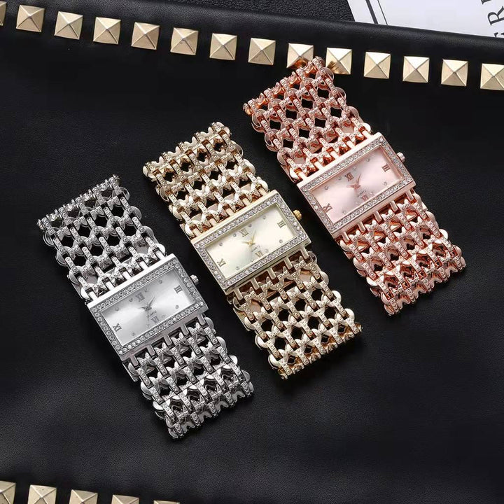 Minimalistische roségouden horloge met subtiele schakelketting