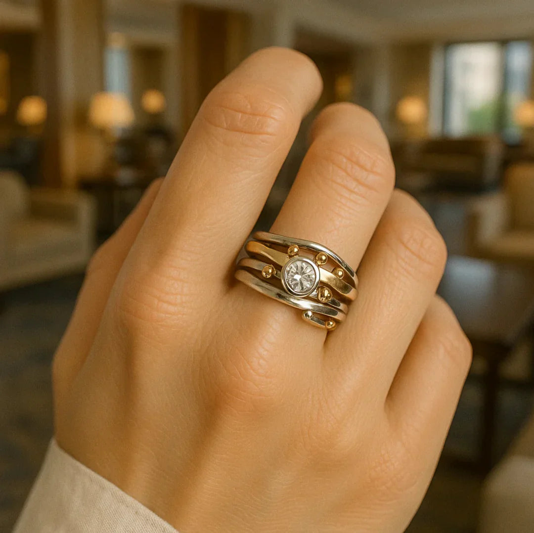 Elegante gouden ring met zirkonia details