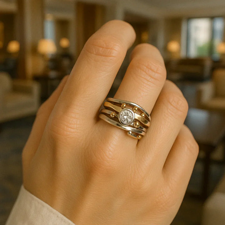 Elegante gouden ring met zirkonia details