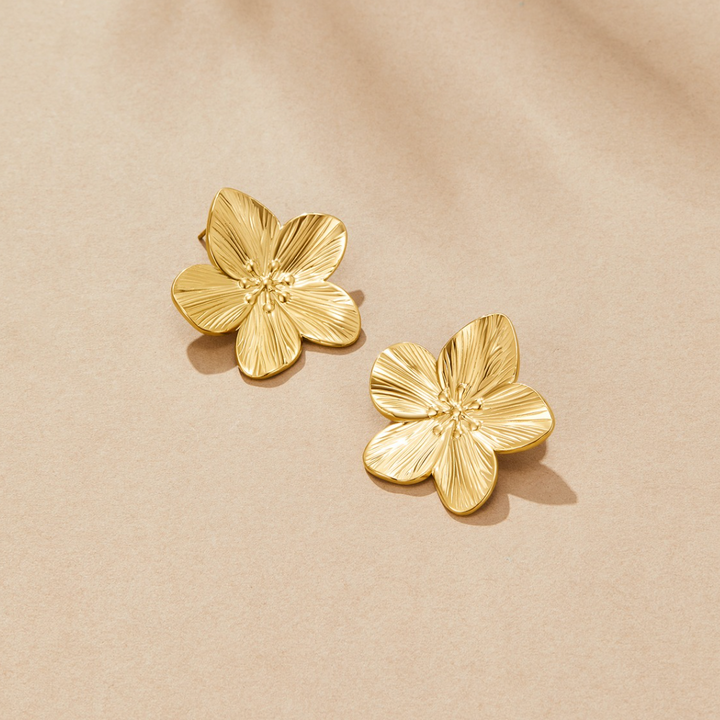 Elegante oorbellen met gouden bloemen