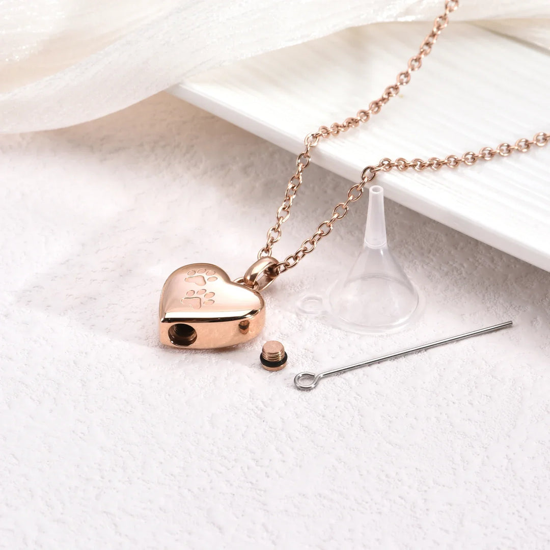 Huisdier Herinneringsurn Ketting – Hartvormige Hanger met Pootgraveerwerk