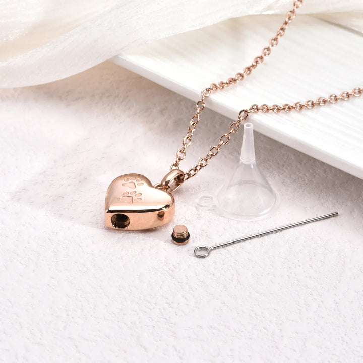 Huisdier Herinneringsurn Ketting – Hartvormige Hanger met Pootgraveerwerk