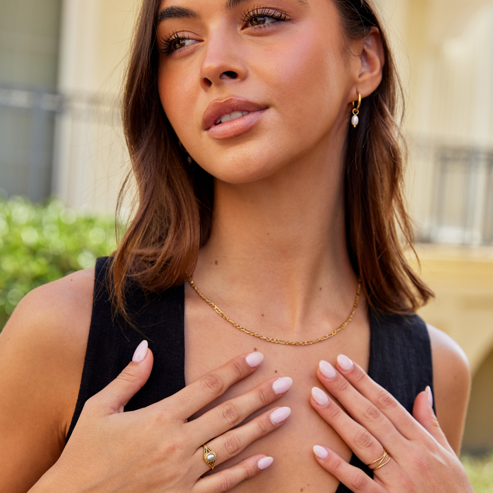 Elegante parelenring in vintage stijl