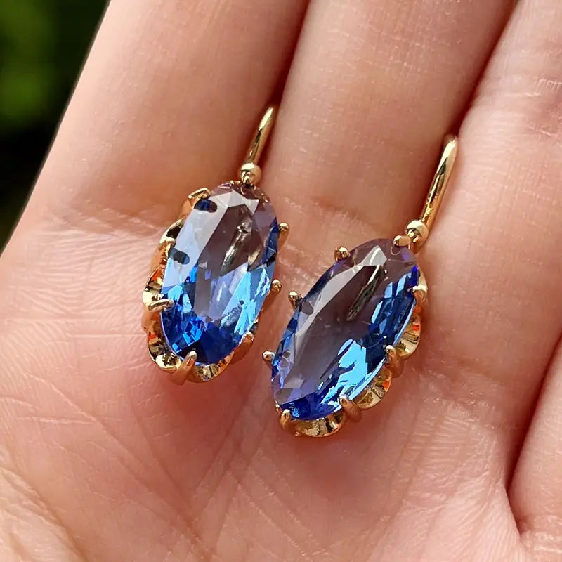 Elegante gouden oorbellen met blauwe bloem